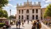 découvrez pourquoi la piazza san giovanni est l'un des lieux les plus visités de rome, entre histoire fascinante, architecture impressionnante et atmosphère authentique au cœur de la capitale italienne.