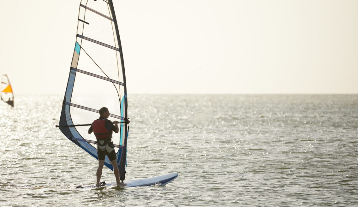 pratiquer planche à voile